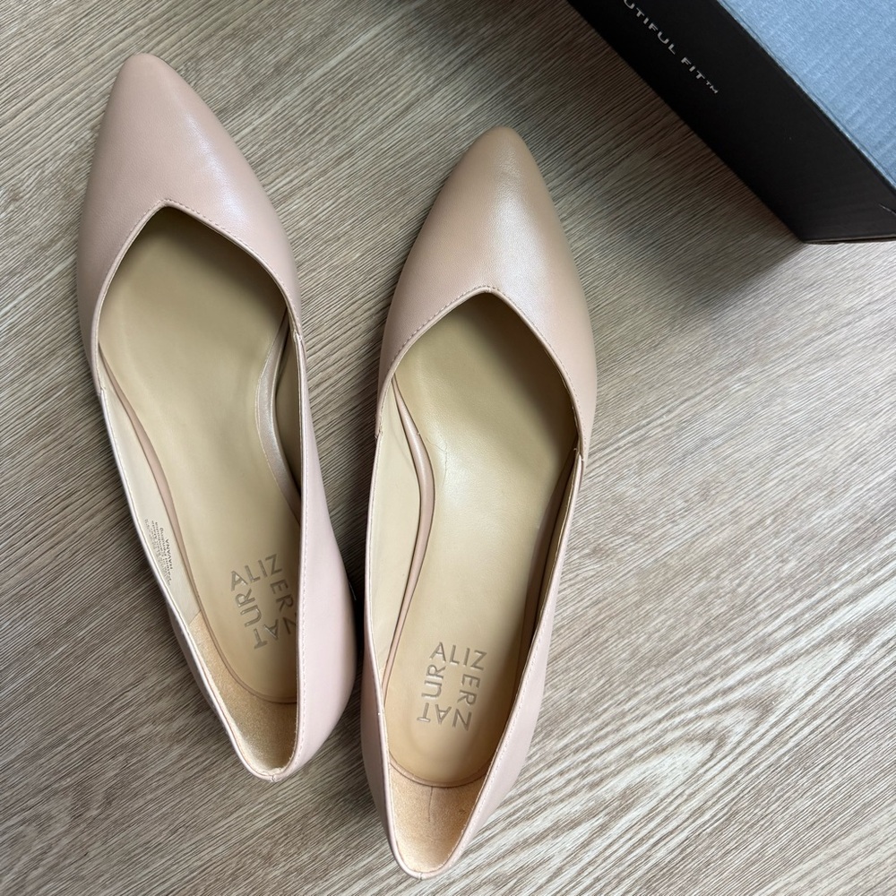 Beige Naturalizer Havana Flats